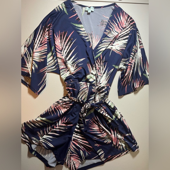 Veronica M Blue Floral Shorts Romper w/ Tie String V-neck Women’s Size Large - Picture 2 of 7